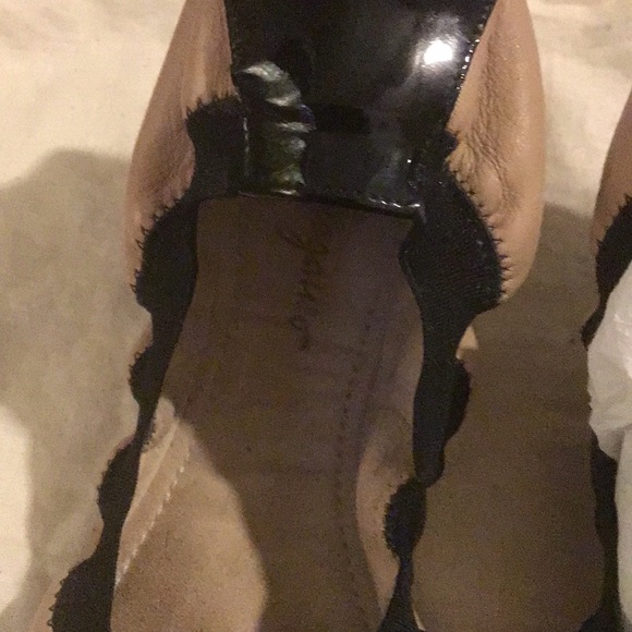 Salvatore Ferragamo leather flats... - Picture 5 of 8